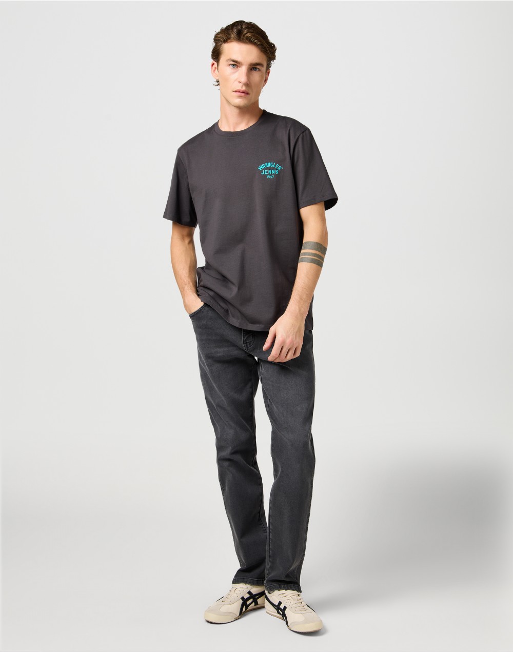 T-shirt Wrangler SMALL LOGO TEE Faded Black 112362800