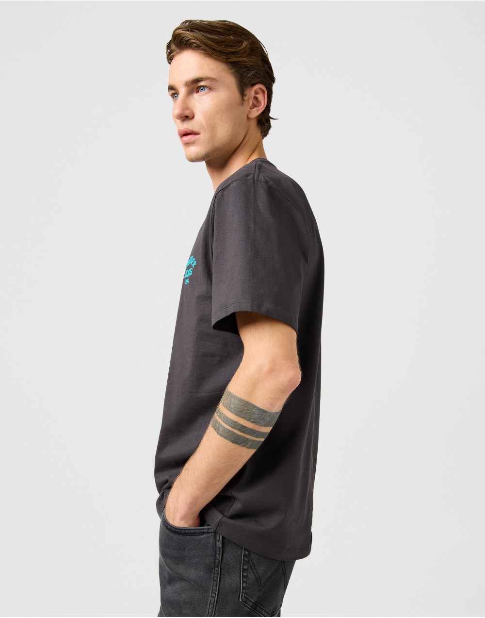 T-shirt Wrangler SMALL LOGO TEE Faded Black 112362800