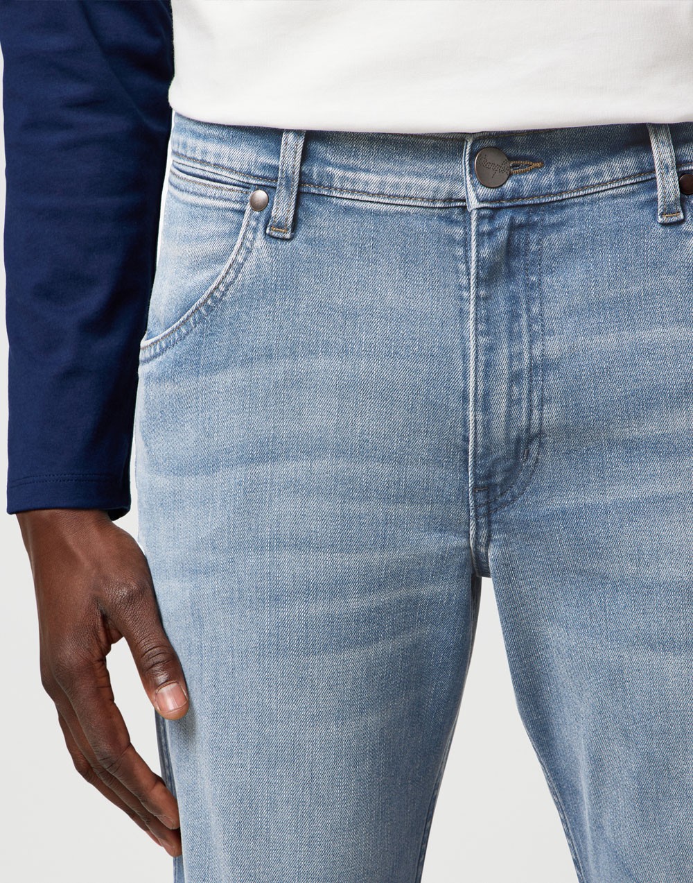 Jeansy Wrangler Greensboro 112370850 Light Grey