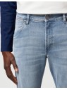Jeansy Wrangler Greensboro 112370850 Light Grey