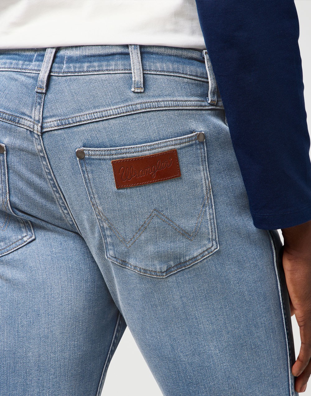 Jeansy Wrangler Greensboro 112370850 Light Grey