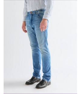 Jeansy Wrangler Greensboro 112377801 Harbor Blue