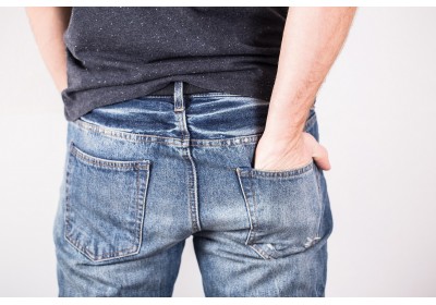 Z czego wynika niesłabnąca popularność spodni jeansowych?